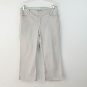 Daisy Fuentes | Khaki Capri Pants Size 4